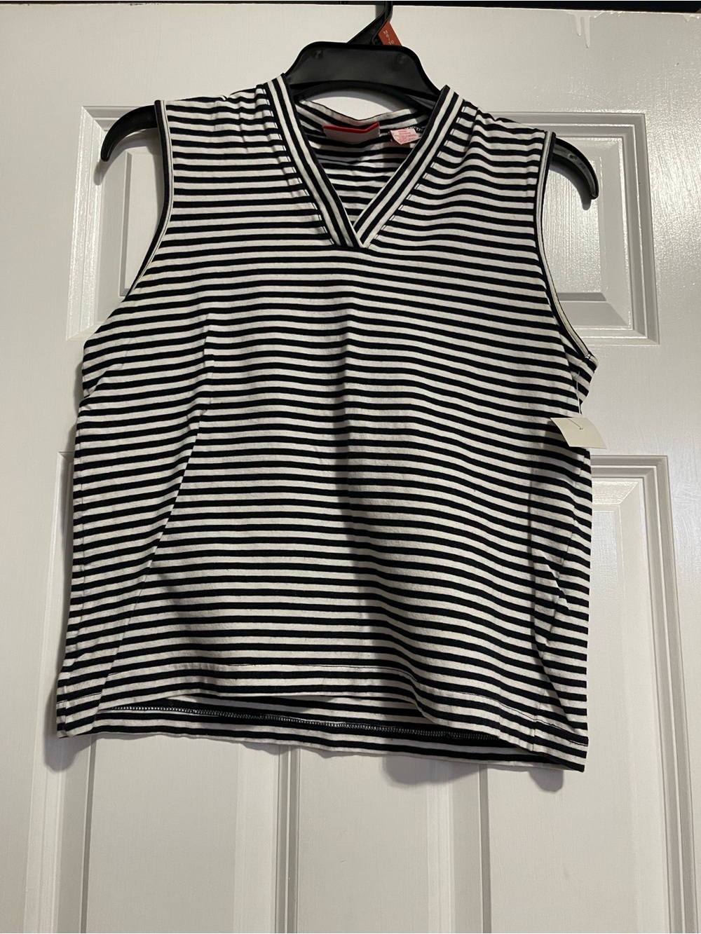 Liz Claiborne Black and White Striped Sleeveless V-Neck Top